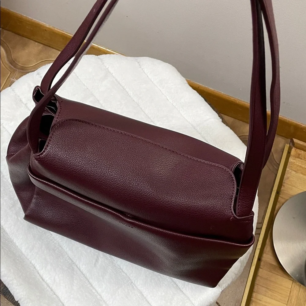 Elegant Burgundy Shoulder Bag - Picture 9 of 16